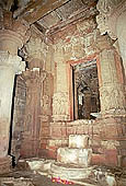 Khajuraho - Kandariya Mahadeva temple, the linga in the sanctum 